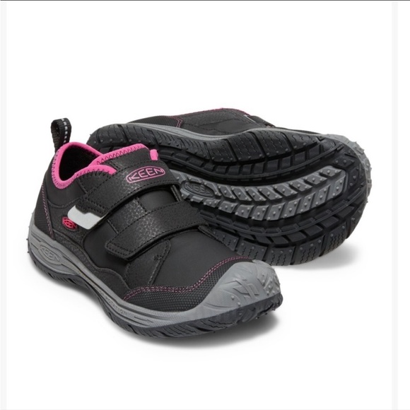 Keen black sneakers